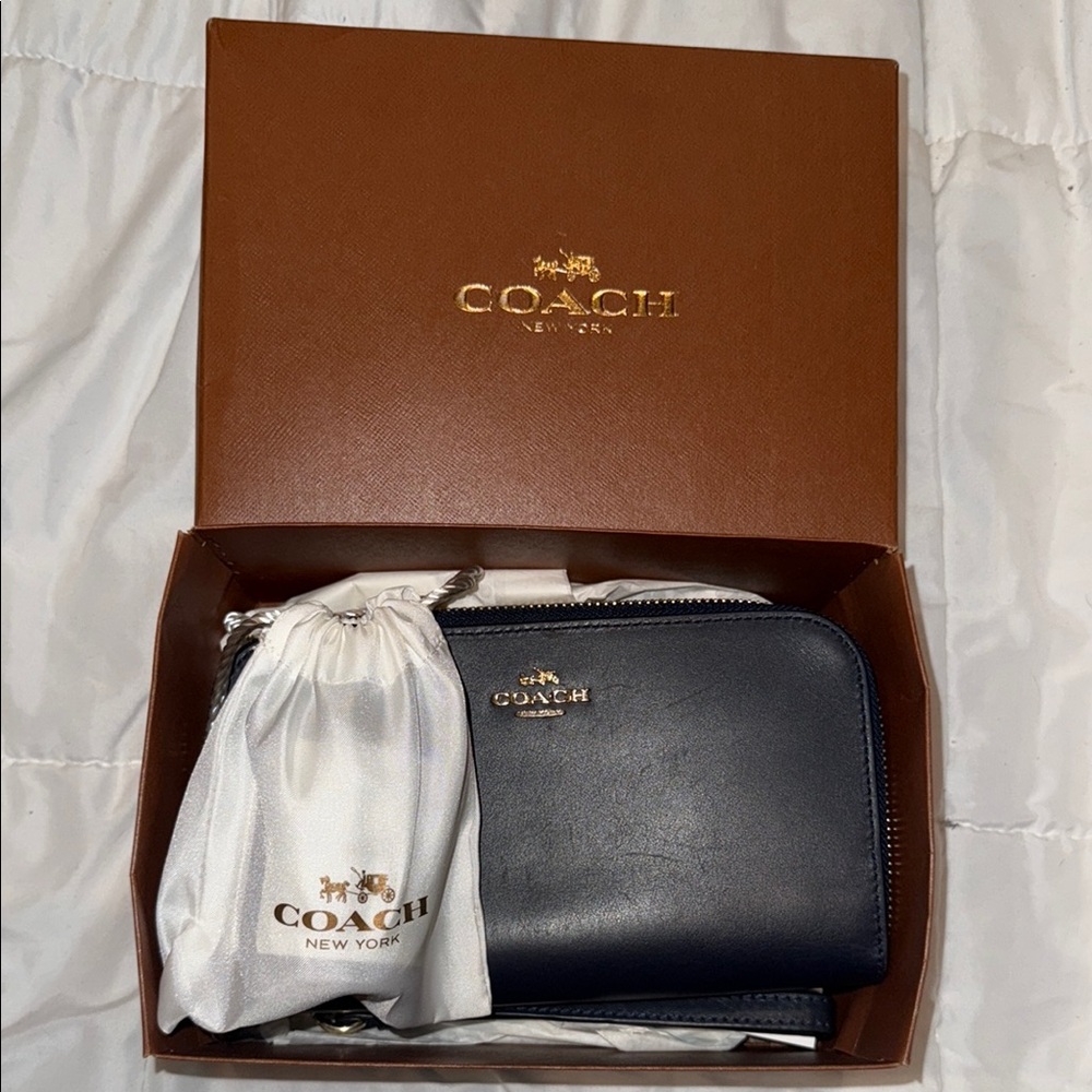 Coach Blue Clutch or Wallet - Picture 10 of 11